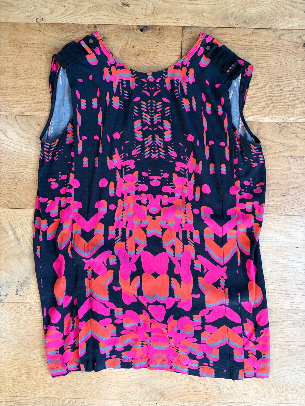 L.A.M.B. Sleeveless Abstract Shift Dress - Picture 2 of 7